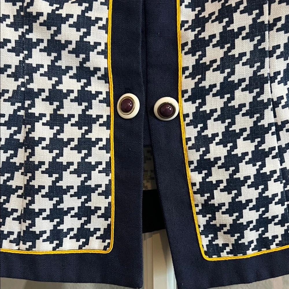 Chic Houndstooth Blazer with Gold Trim - Picture 2 of 8